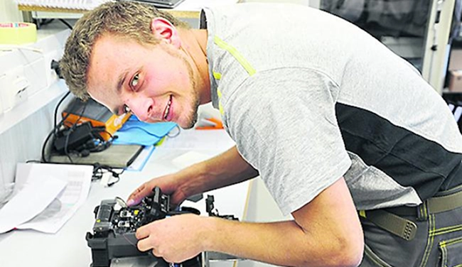 Silvan Ehemann als Elektriker